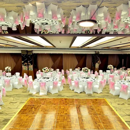 Crowne Plaza Harbiye By Ihg מלון
